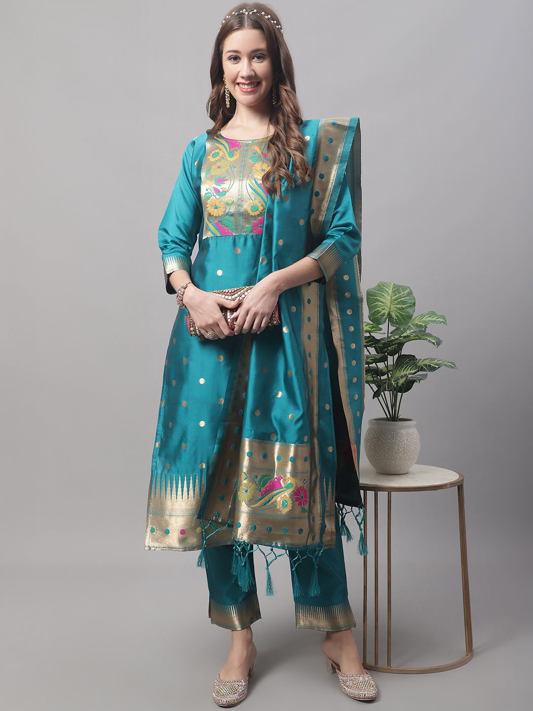Women Floral Printed Kurta with Trousers & Dupatta