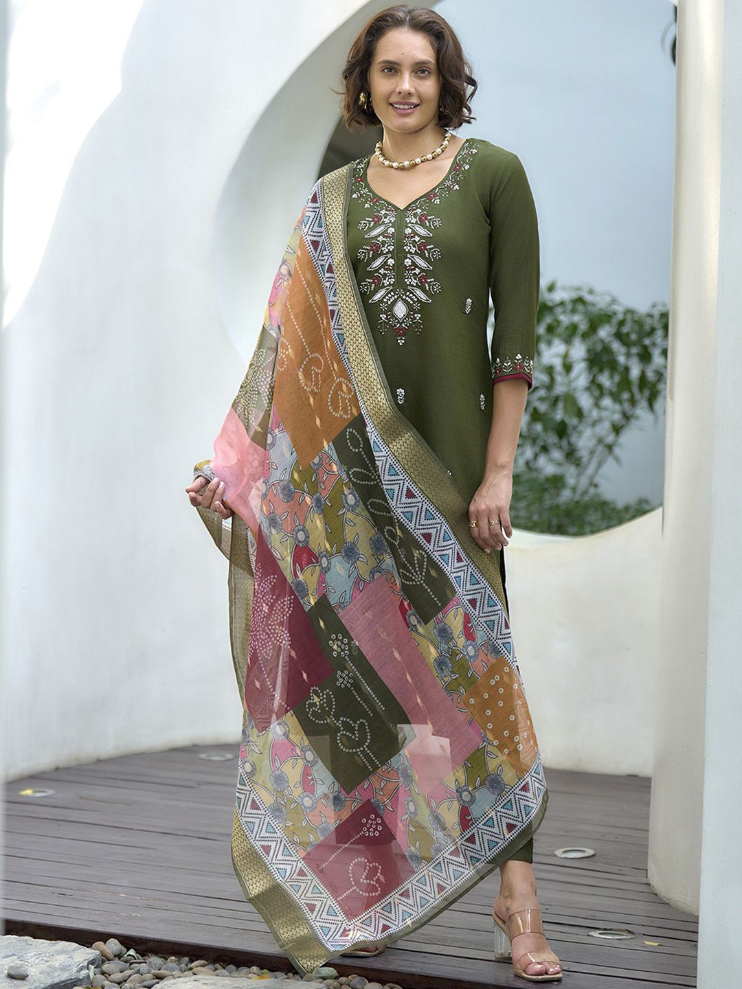 Women Ethnic Motifs Printed Kurta with Trousers & Dupatta