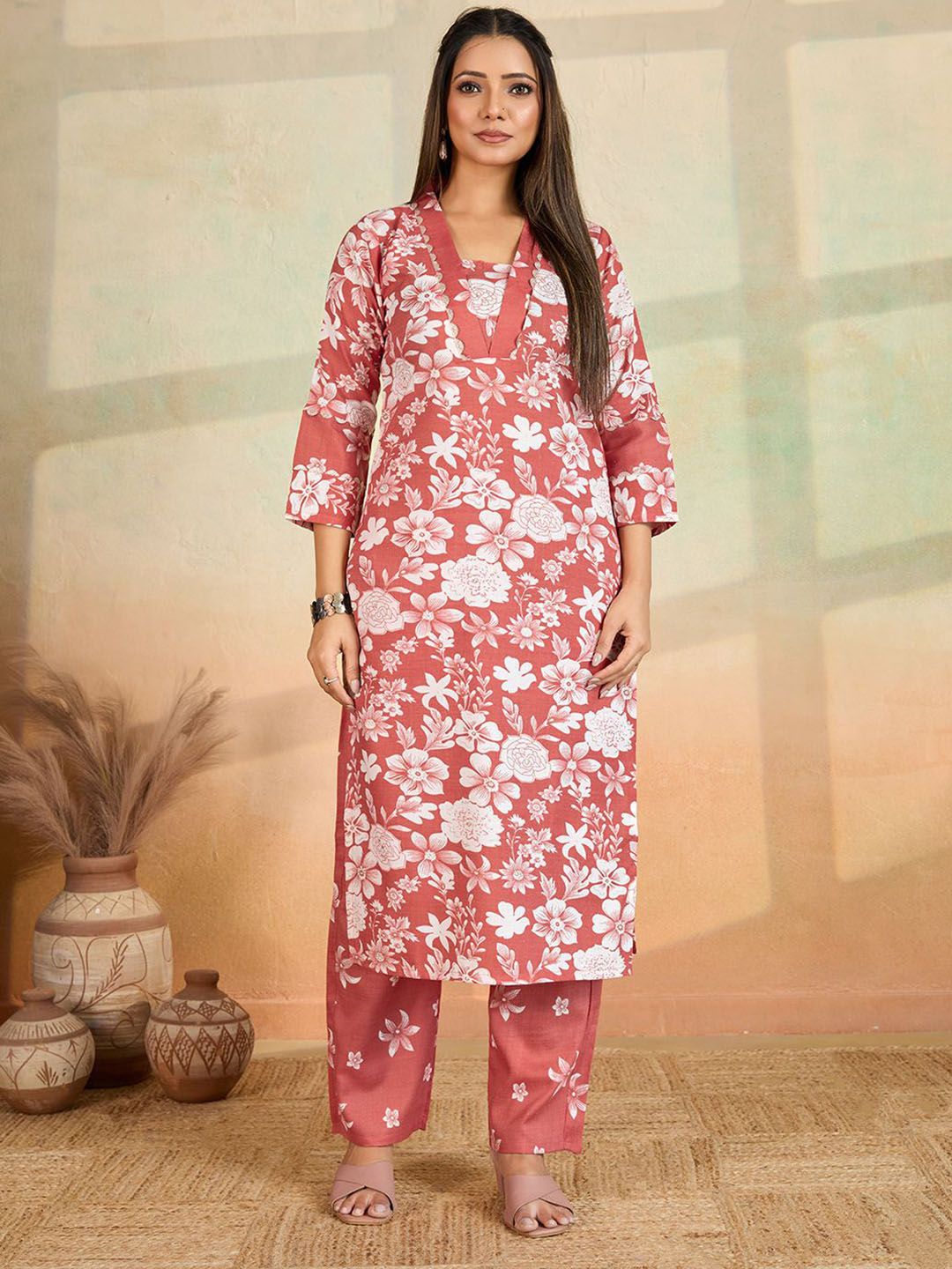 Women Basket Floral Printed V Neck Straight Kurta With Trousers