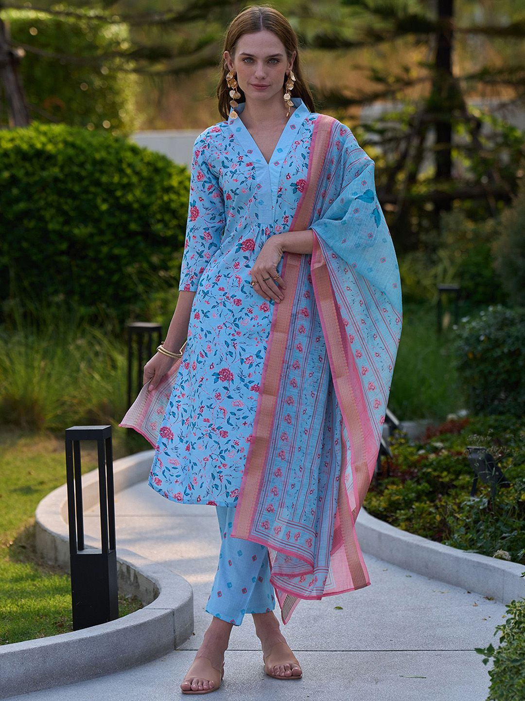 Women Floral Printed Kurta with Trousers & Dupatta