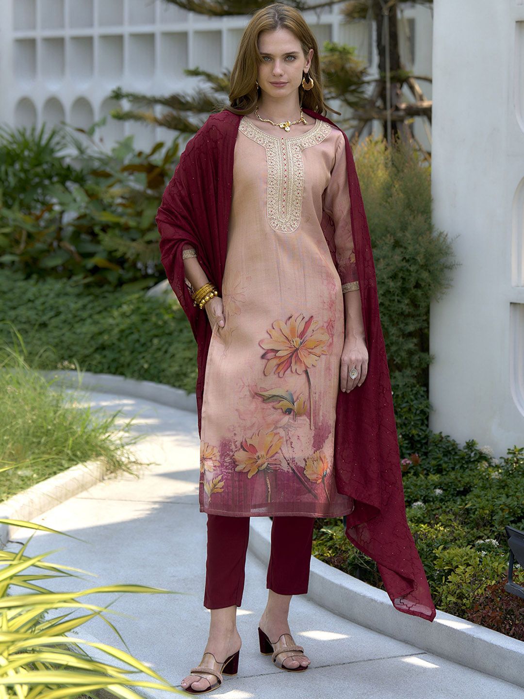 Women Floral Printed Kurta with Trousers & Dupatta