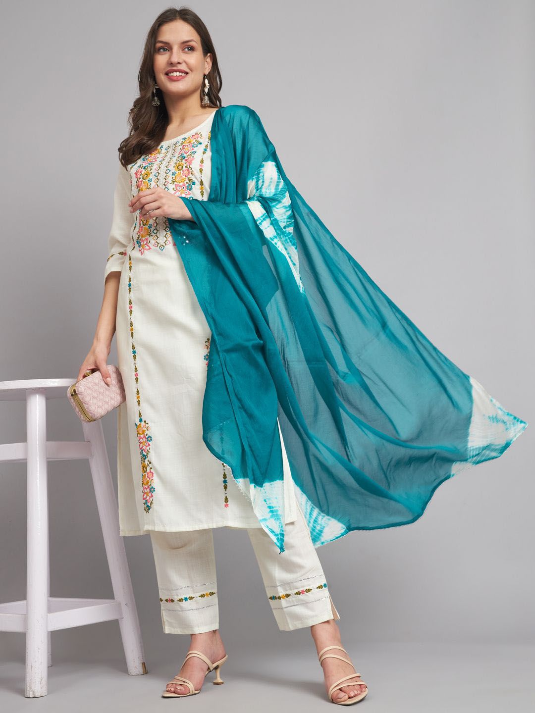 VredeVogel Women Floral Embroidered Kurta with Trousers & Dupatta