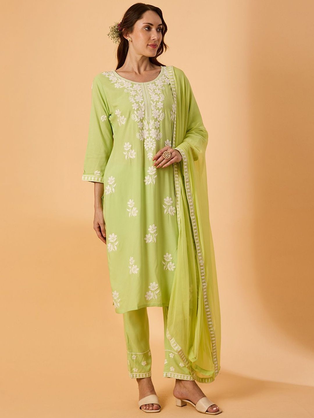 dhartii Women Floral Embroidered Regular Thread Work Kurta Trousers With Dupatta