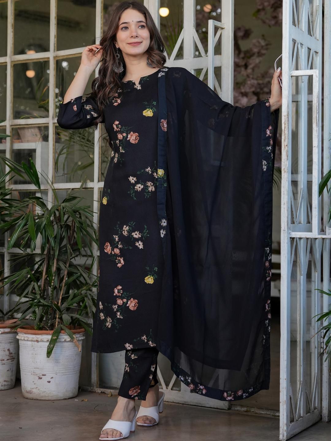CaniBani Women Floral Printed Straight Kurta With Trousers & Dupatta