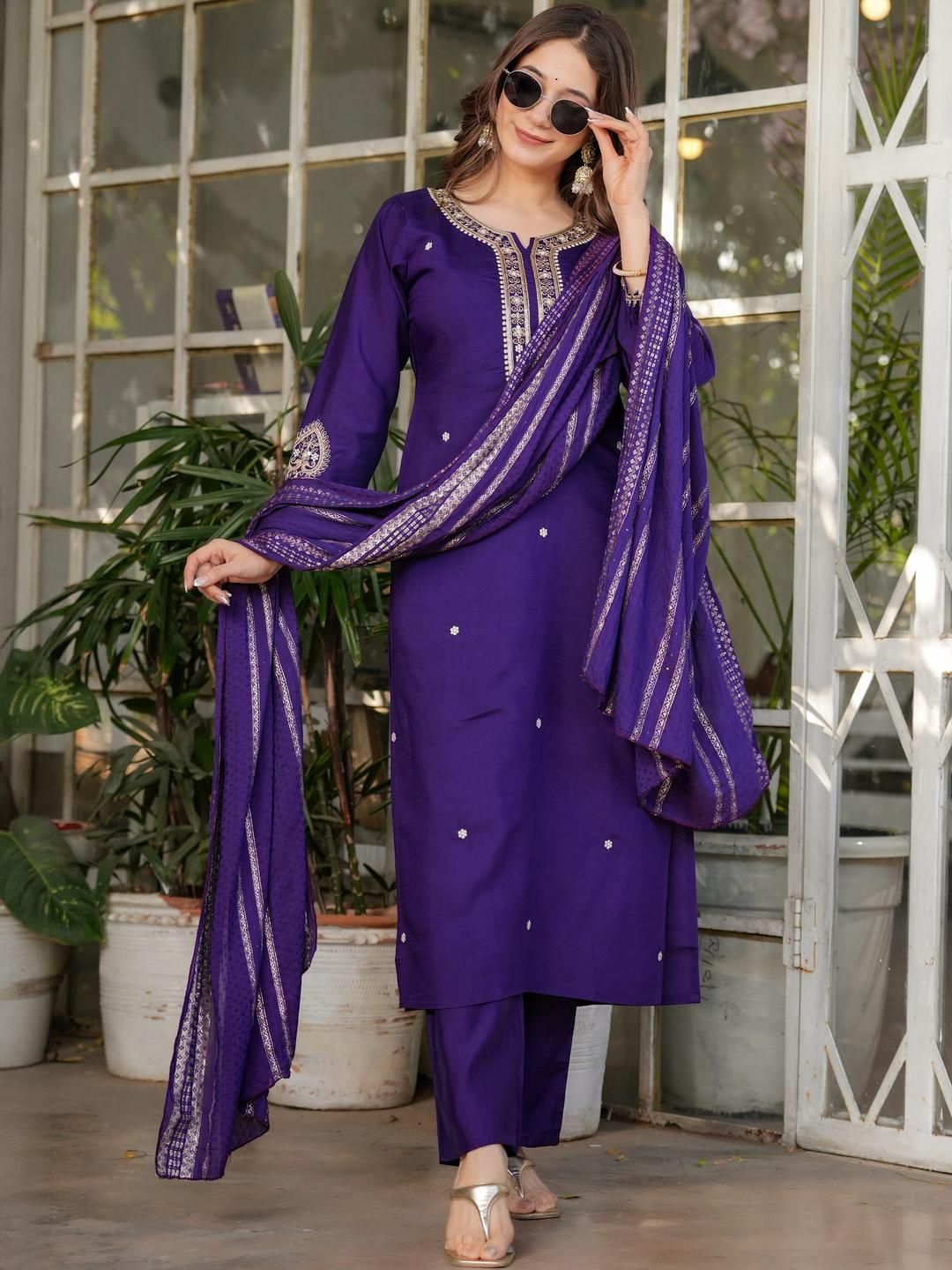 CaniBani Floral Embroidered Notch Neck Chanderi Silk Kurta With Trousers & Dupatta