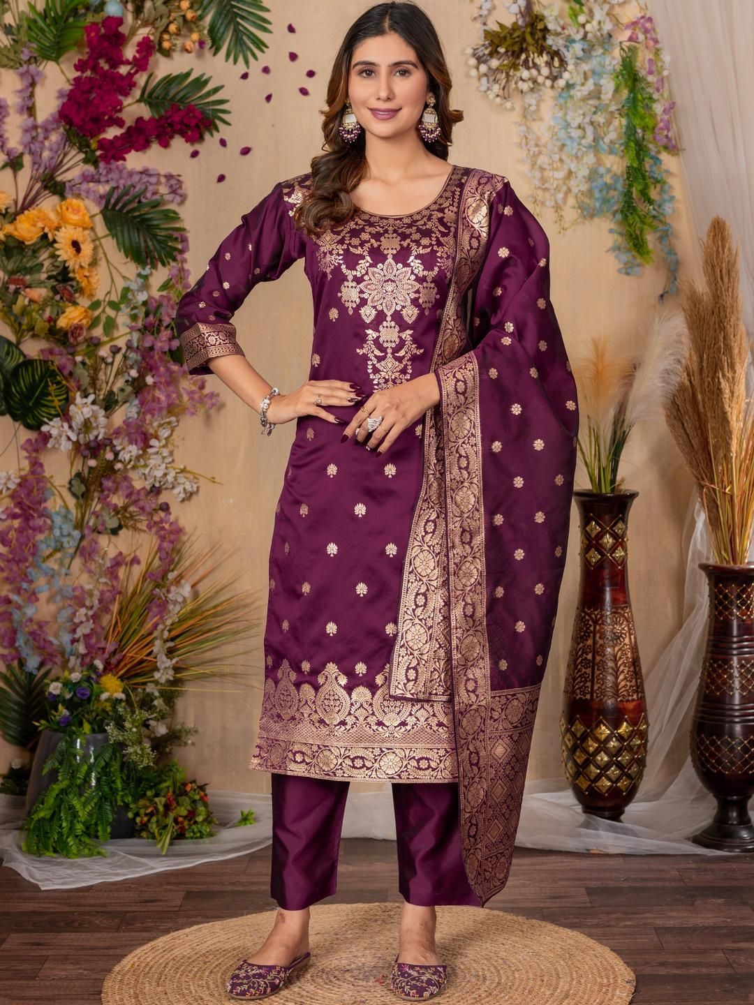 BROYAAR SHOP Women Woven Design Embroidered Zari Kurta Set With Dupatta