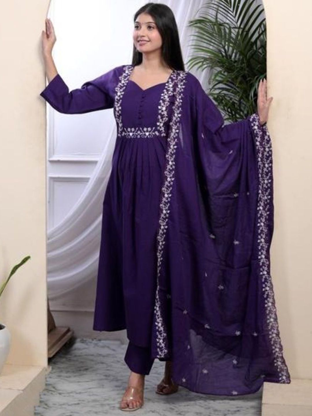 MISS CLOTHING Embroidered Sweetheart Neck Kurta With Trousers & Dupatta