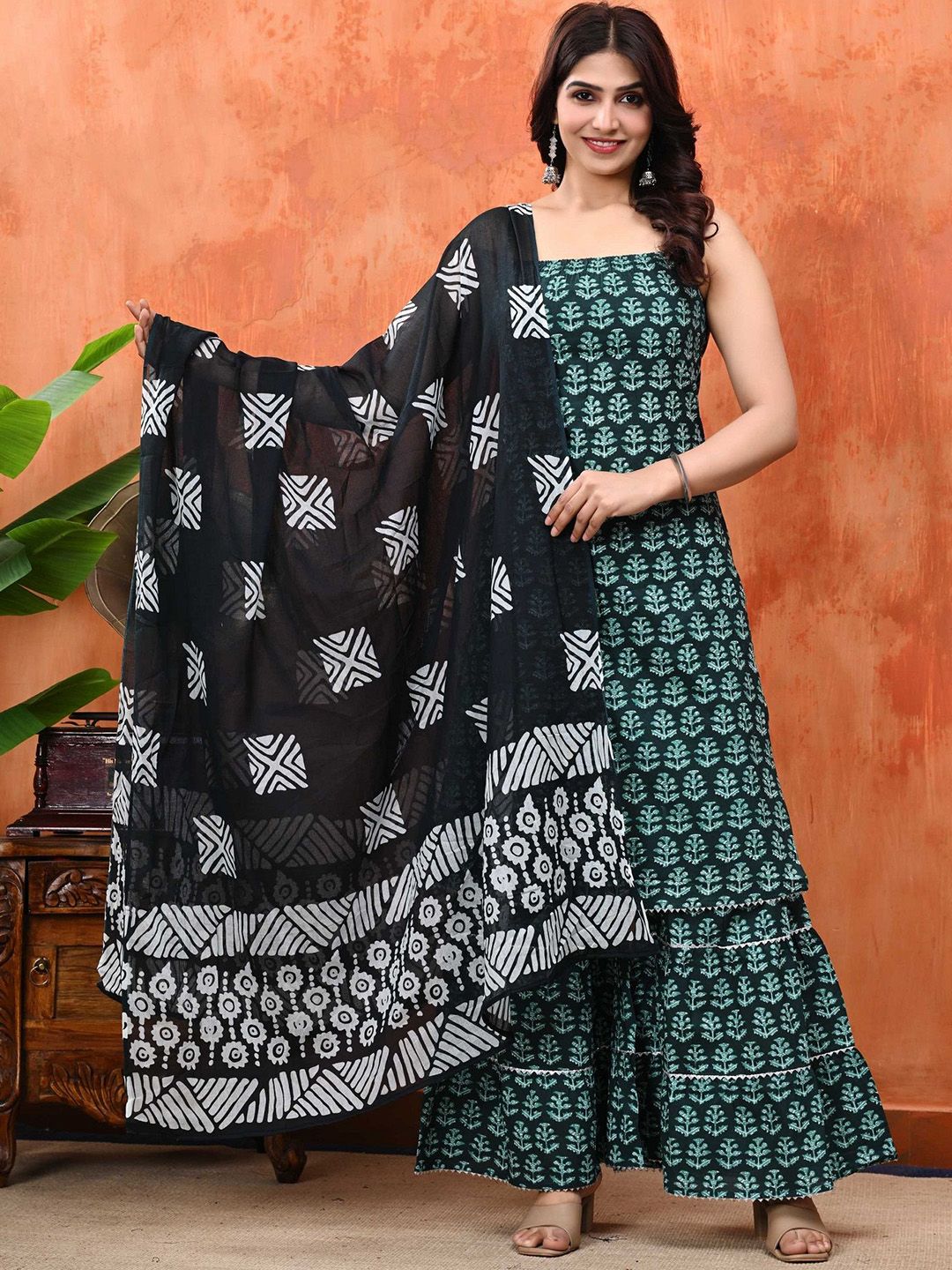 Billion Women Floral Printed Regular Pure Cotton Kurta with Sharara & Dupatta