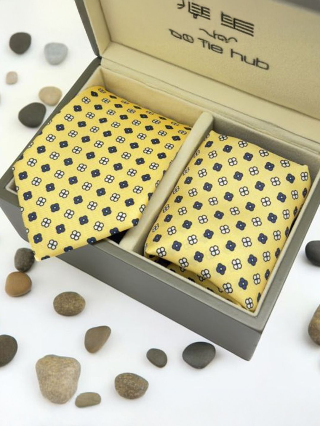 The Tie Hub Men Accessory Gift Set Of Tie and Pocket Square-image-12