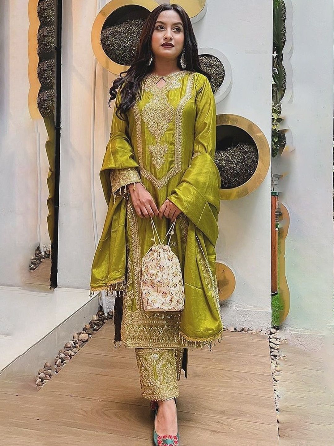 SUPPAR SLEAVE Women Ethnic Motifs Embroidered Chanderi Silk Kurta with Trousers & Dpatta