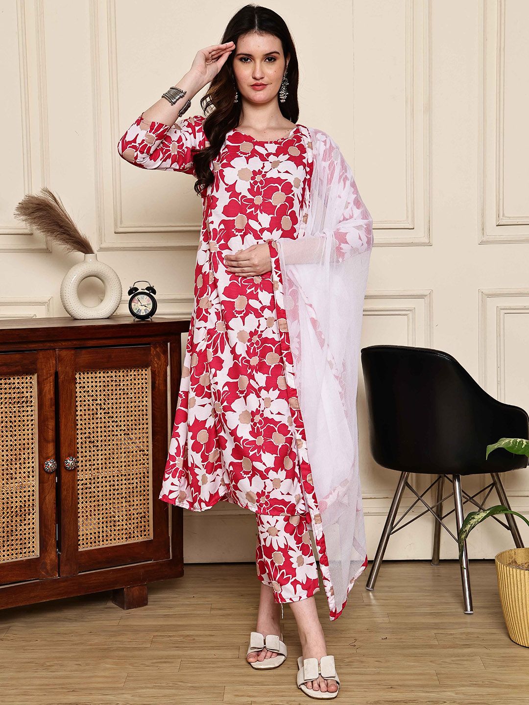 Rajnandini Women Floral Printed Regular Kurta with Trousers & With Dupatta