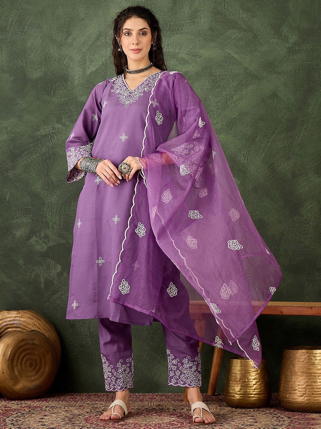 VredeVogel Women Floral Embroidered Kurta with Trousers & Dupatta