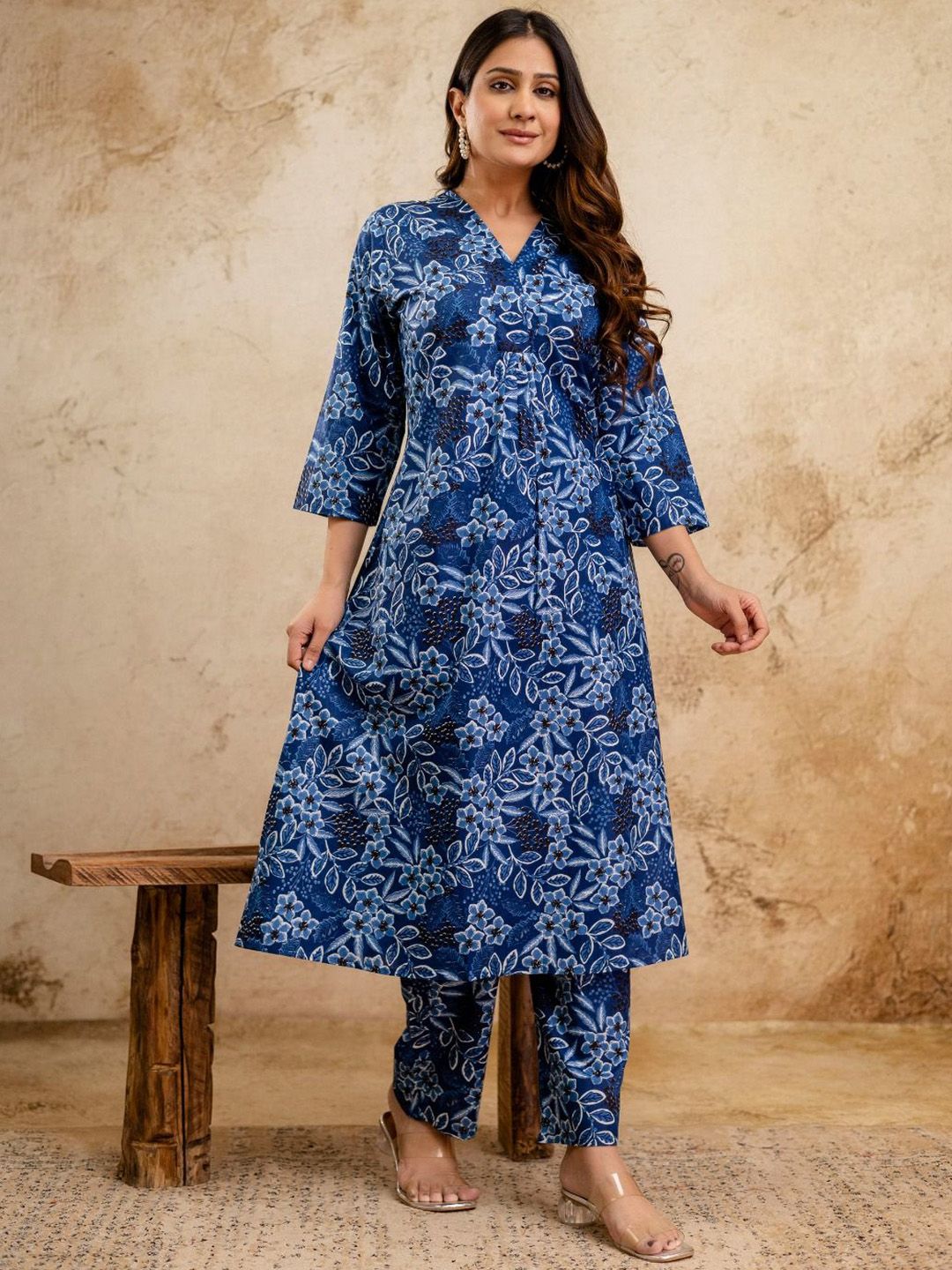 Veshviti Women Floral Printed Cotton Kurta with Trousers