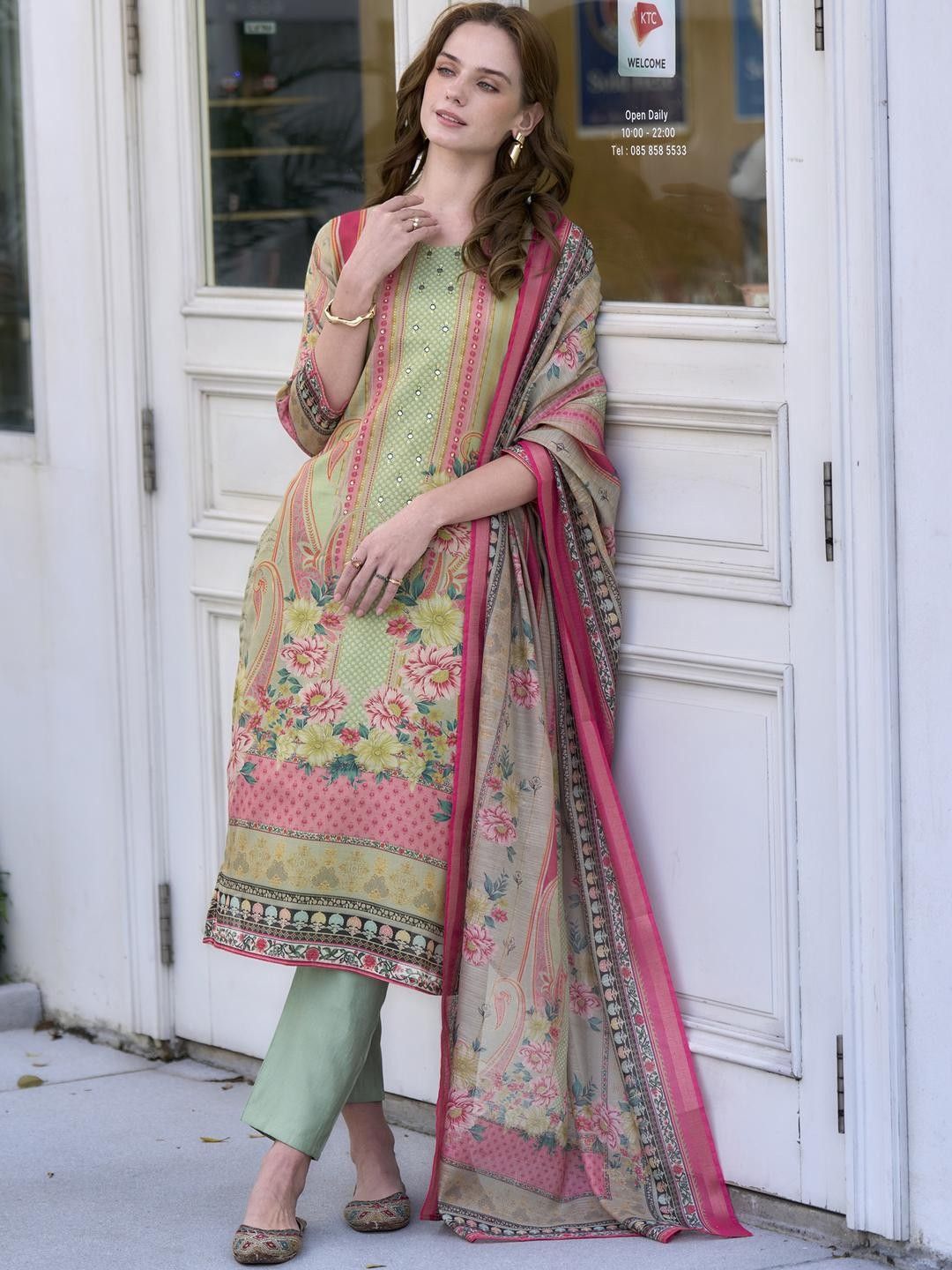 Hitarth Fashion Floral Printed Round Neck Straight Kurta With Trousers & Dupatta