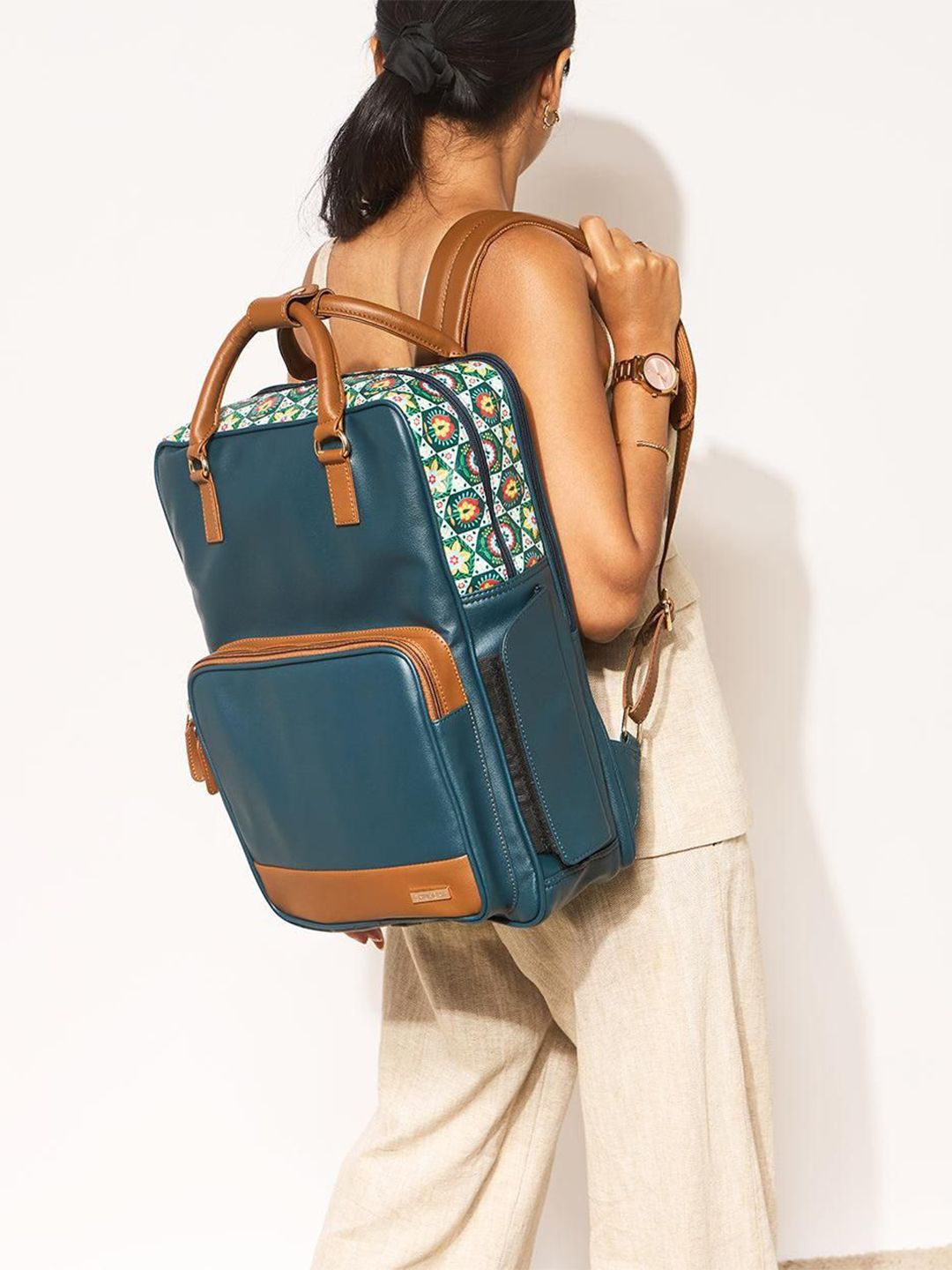 Chumbak Unisex Graphic Bombay Backpack with Compression Straps