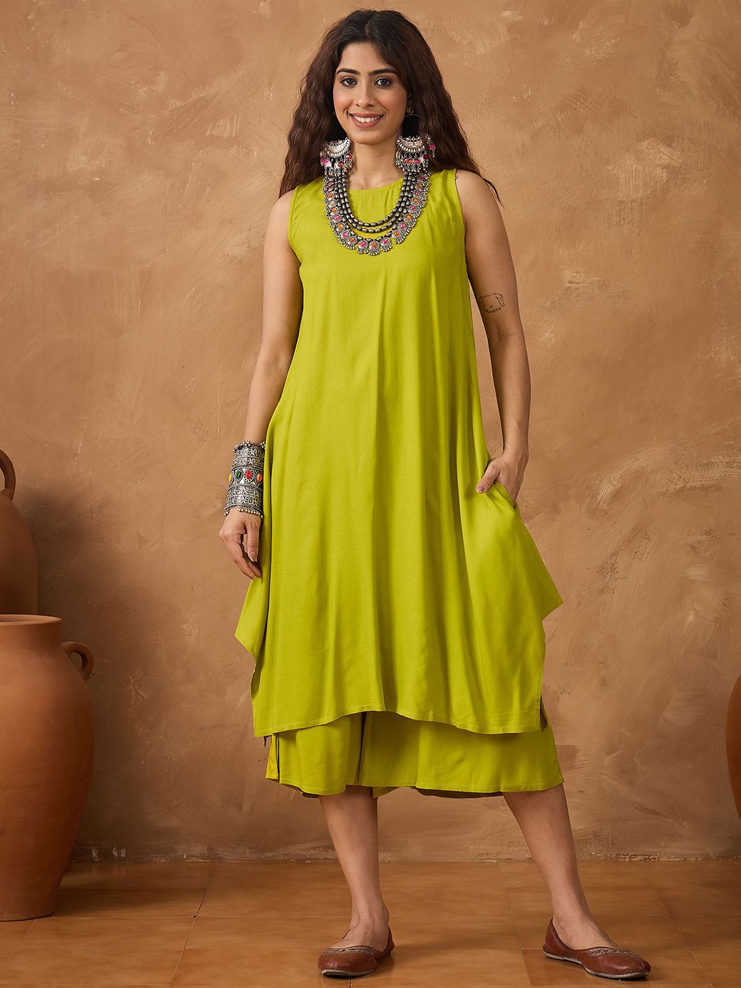 InWeave Women Solid Kurta with Palazzo