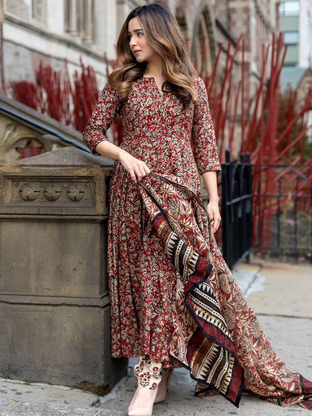 THE FAB FACTORY Floral Printed Notch Neck Anarkali Kurta With Trousers & Dupatta