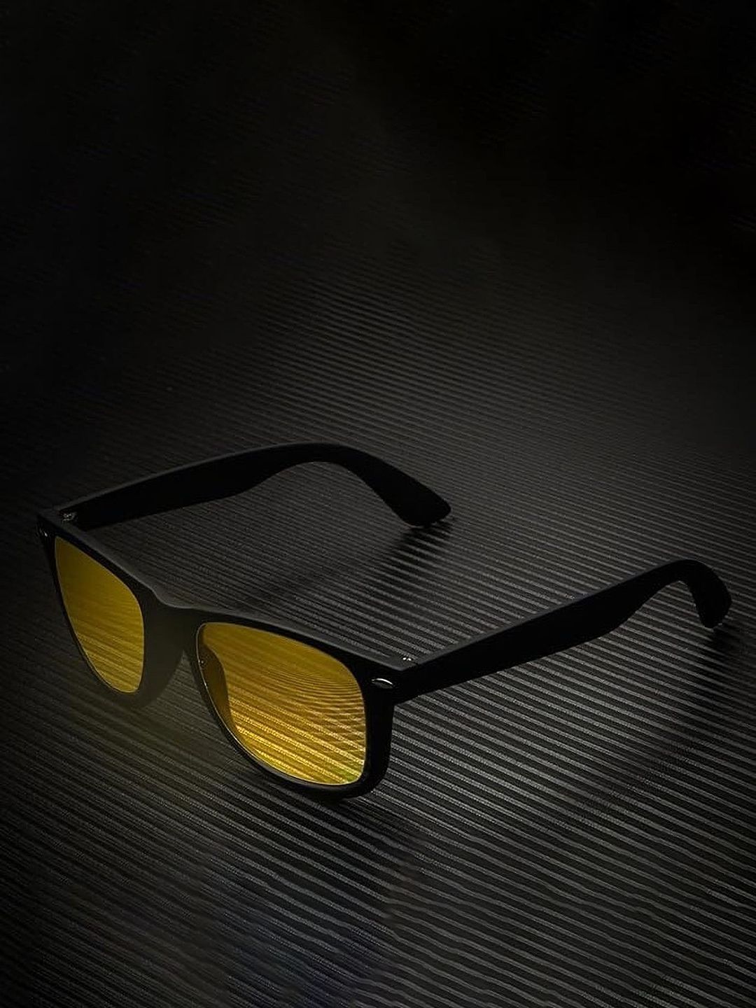 LEGEND EYEWEAR Unisex UV Protected Lens Square Sunglasses SGLGWT34MFGZQER3