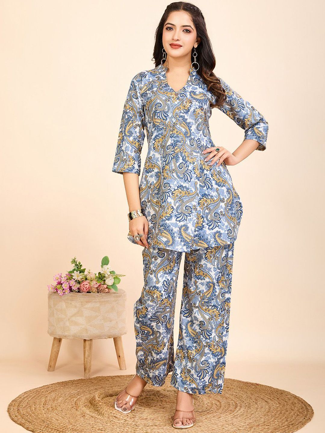 Women Basket Floral Printed Mandarin Collar Straight Kurti With Trousers