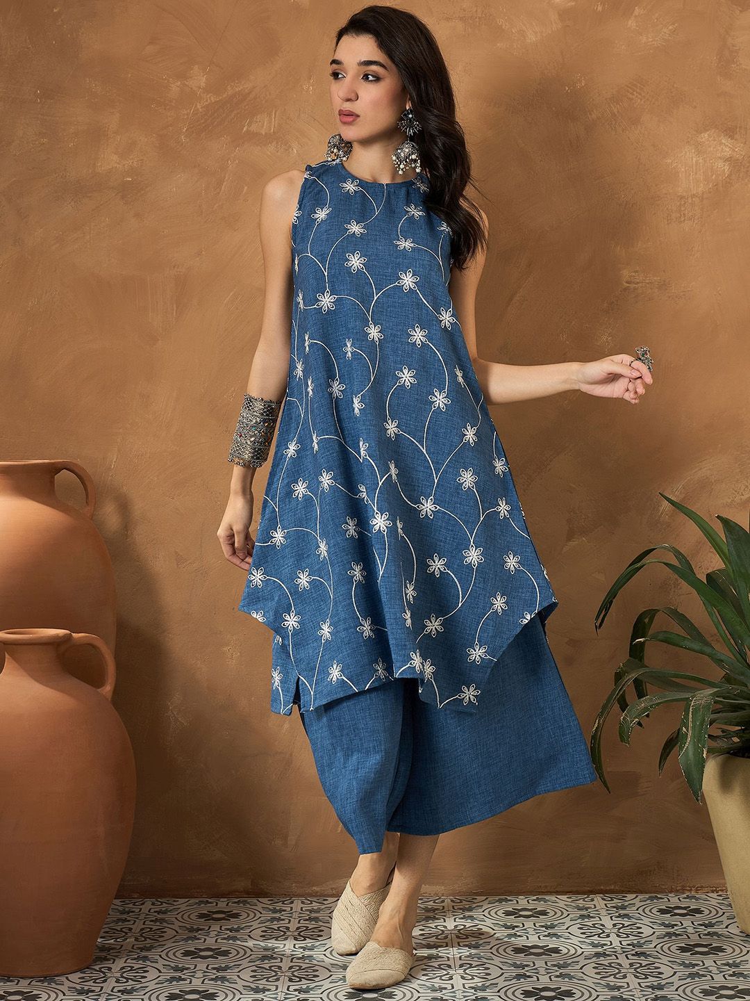 InWeave Women Floral Printed Linen Kurta with Palazzo