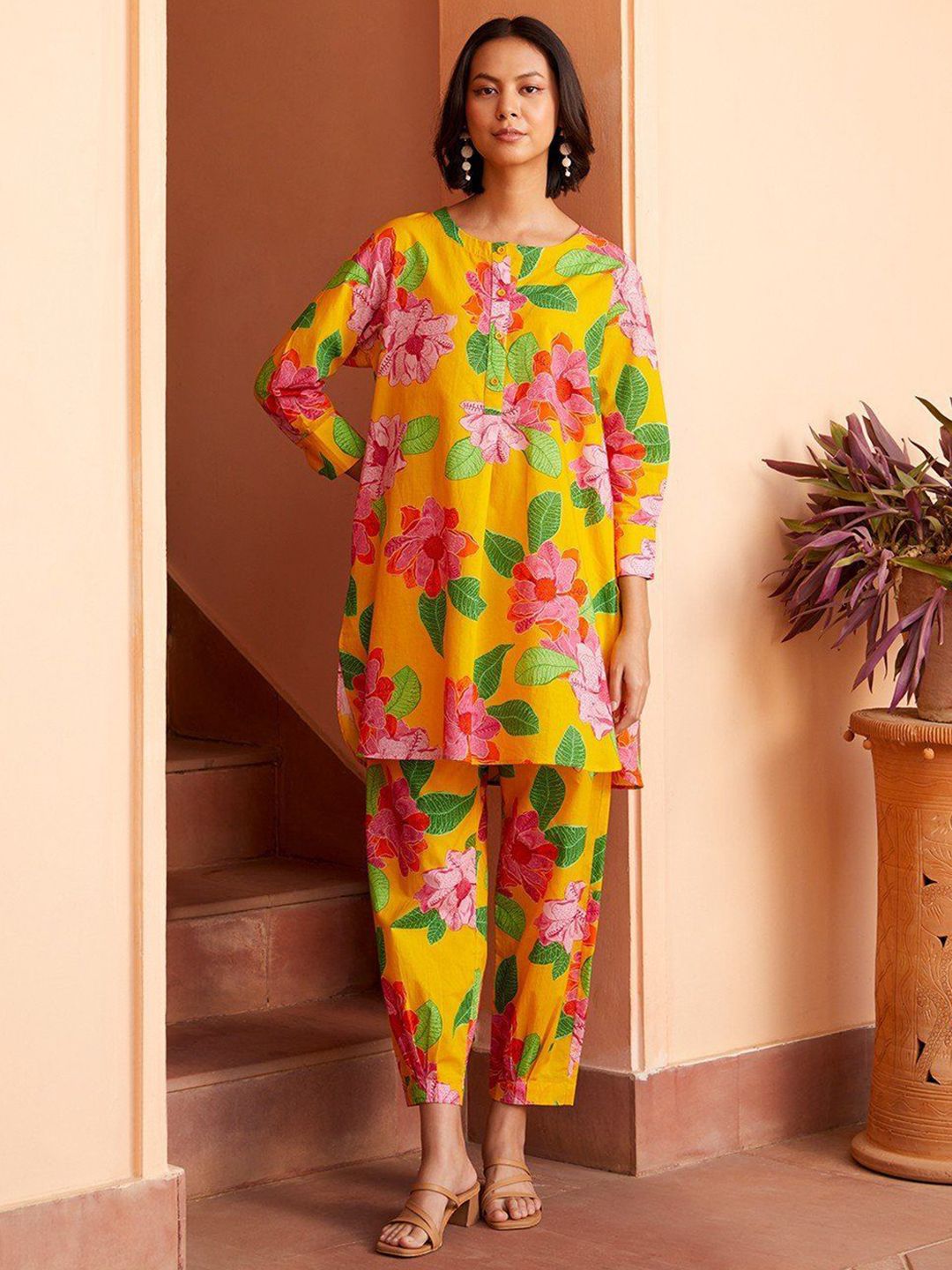 THE FAB FACTORY Floral Printed Round Neck Straight Kurta With Salwar