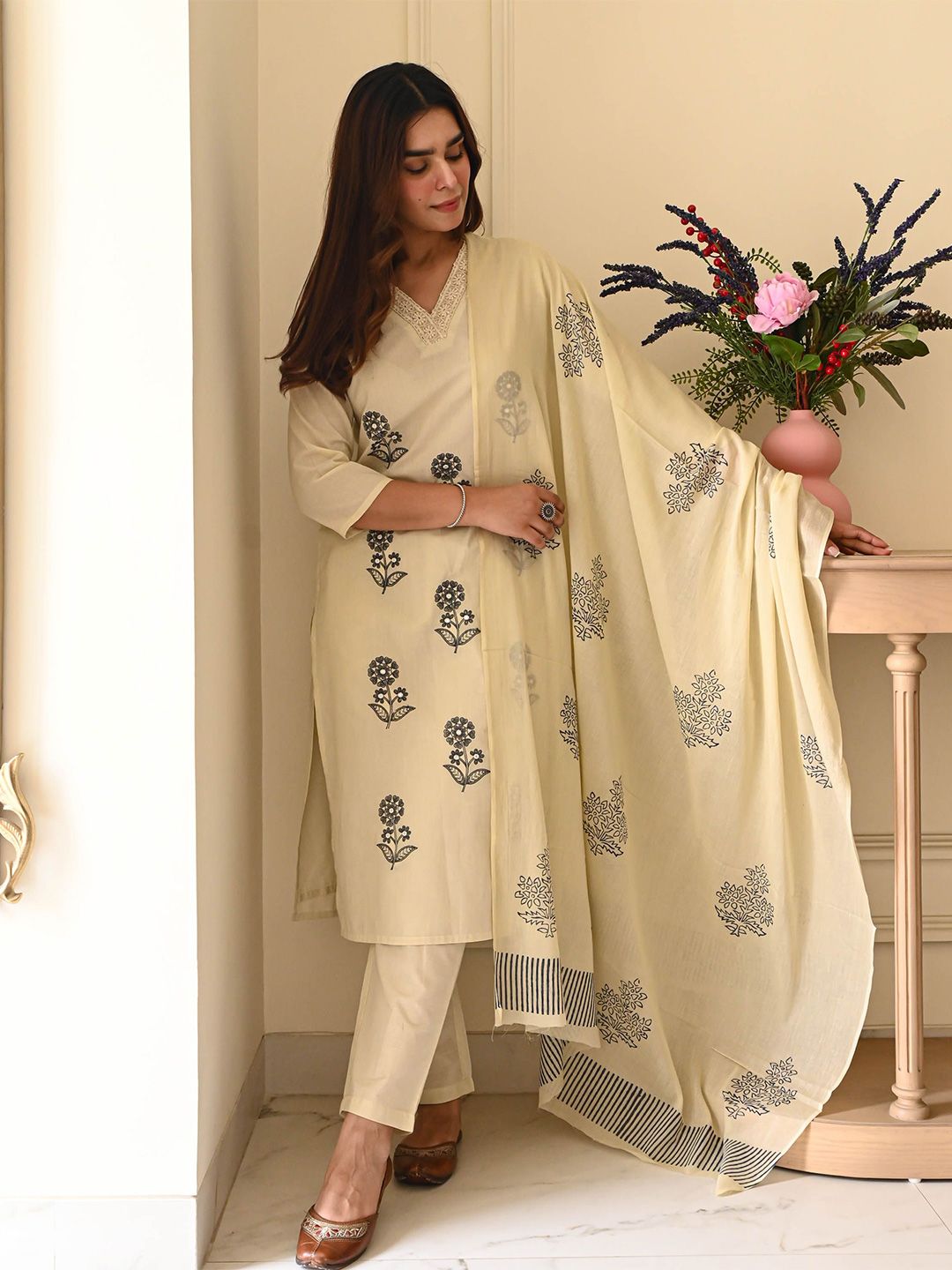 Bunaai Prisha Floral Printed V-Neck Thread Work Kurta With Trousers & Dupatta