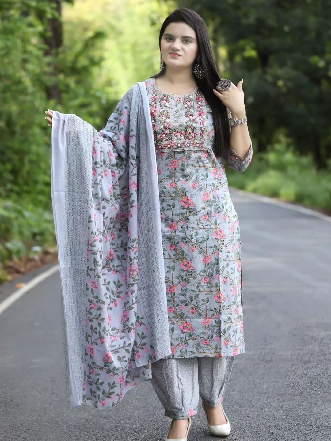 YUSRA Women Floral Printed Kurta with Salwar & Dupatta