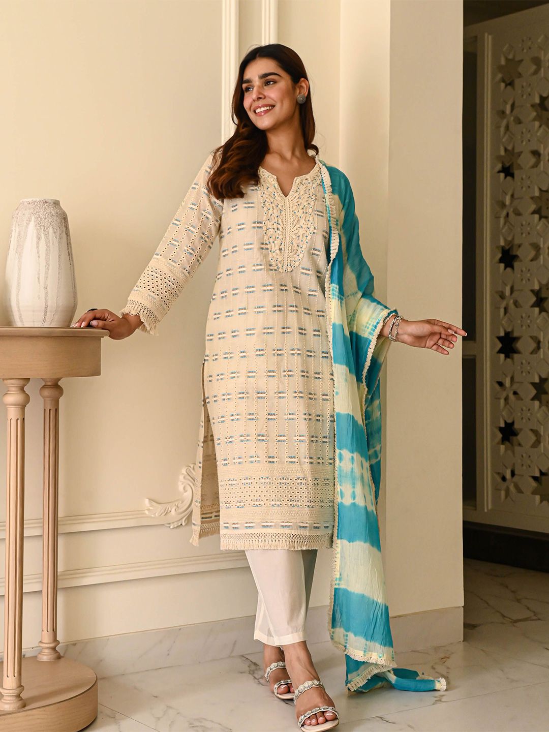 Bunaai Heer Geometric Embroidered Thread Work Kurta With Trousers & Dupatta