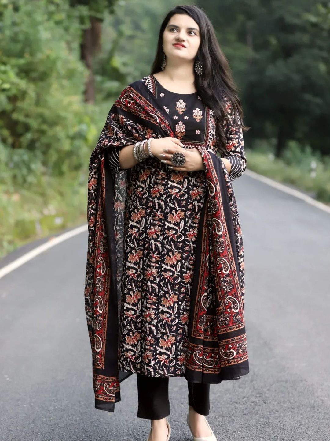 YUSRA Women Floral Printed Kurta with Trousers & Dupatta