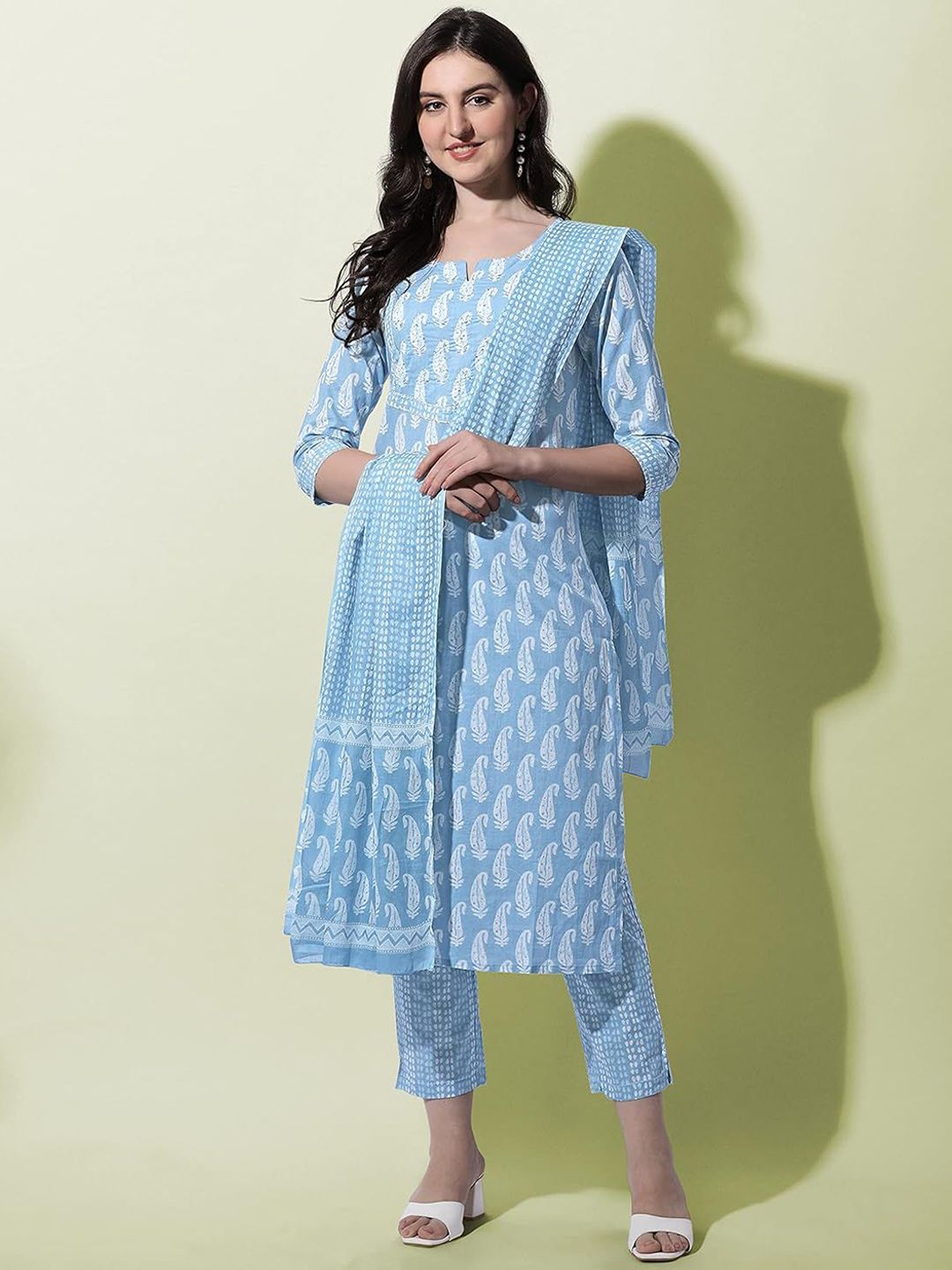 PARTHVI Women Ethnic Motifs Printed Regular Thread Work Kurta Trousers With Dupatta