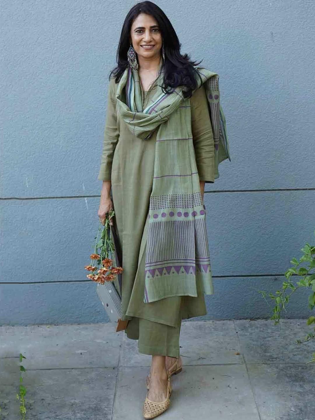 SUPPAR SLEAVE Green Viscose Rayon Kurta Sets