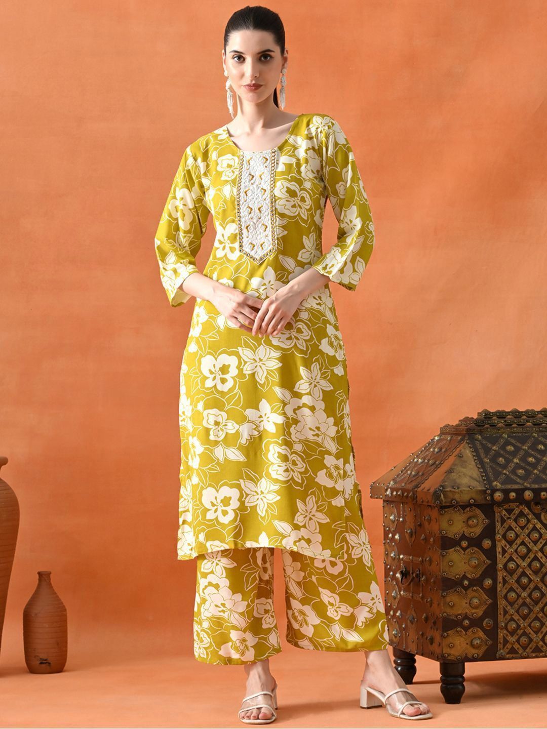 PHYSIL Women Pumpum Floral Embroidered Regular Pure Cotton Kurta with Trousers