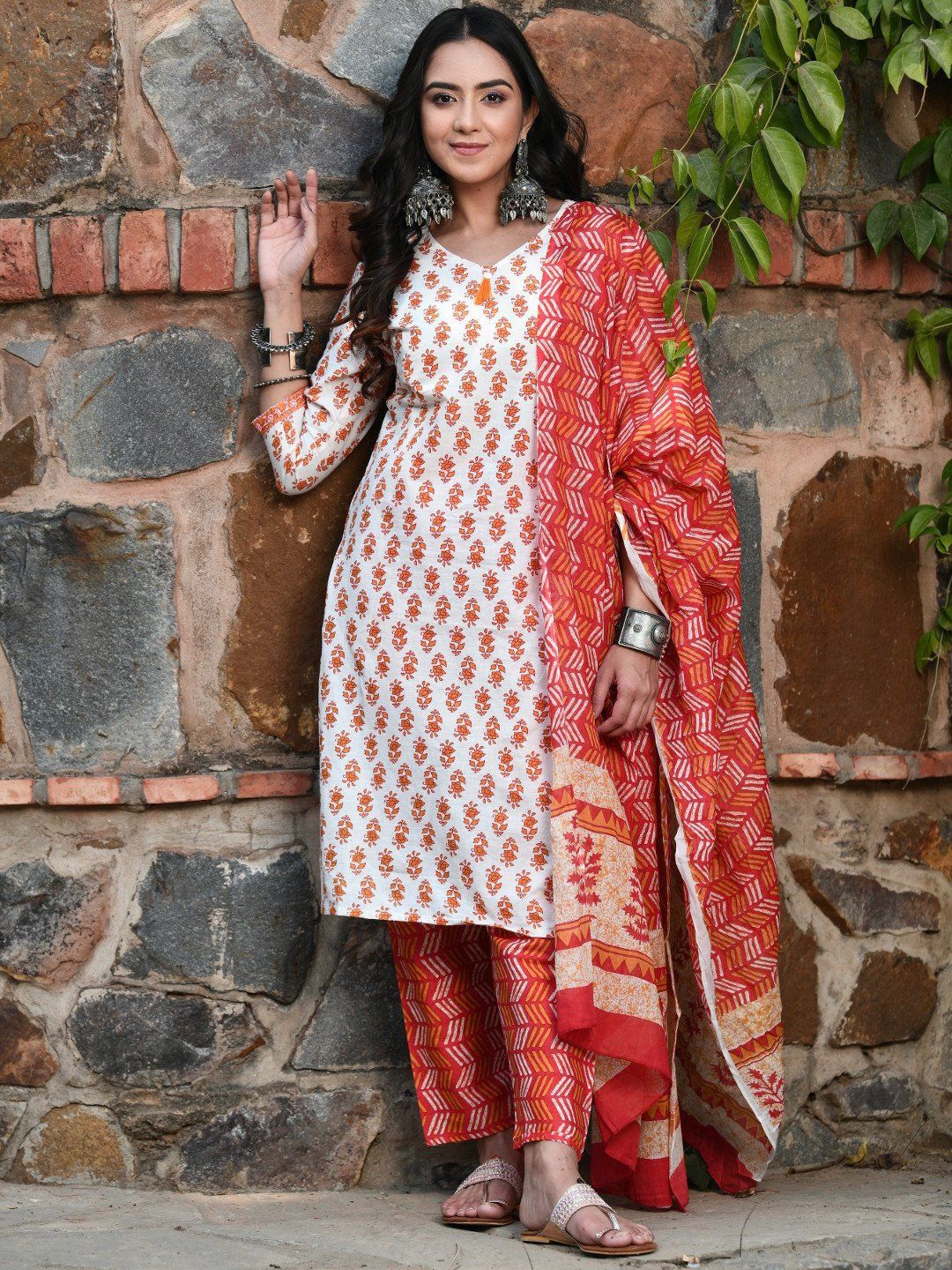 THE FAB FACTORY Floral Printed V Neck Kurta With Trousers & Dupatta