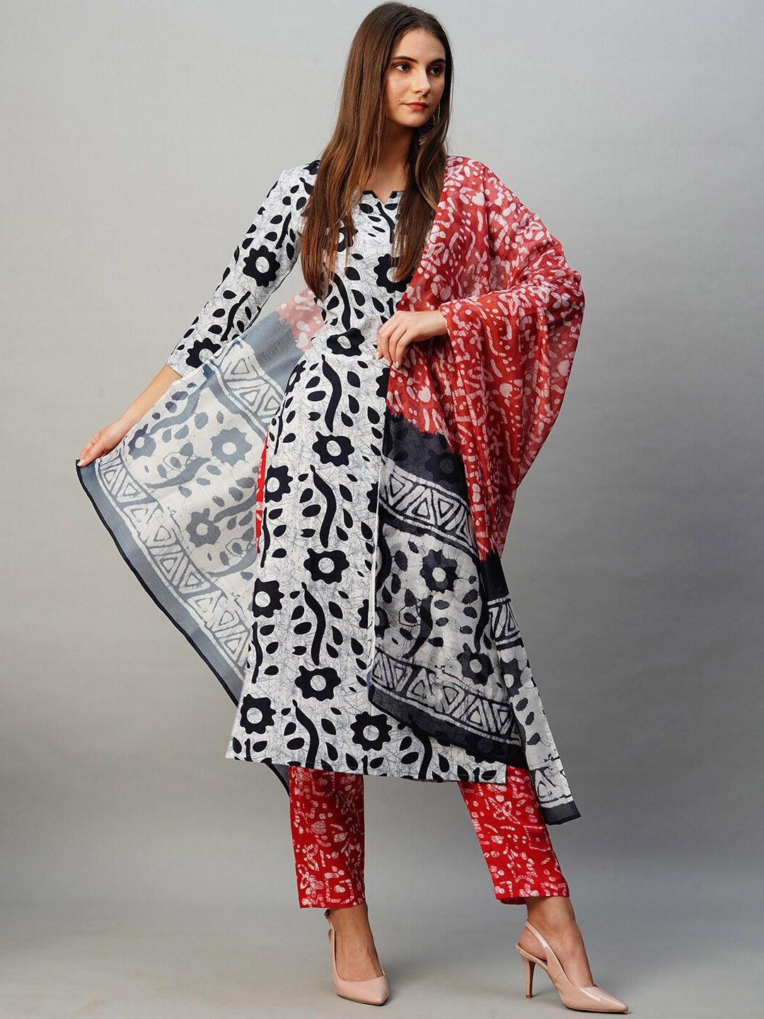 THE FAB FACTORY Floral Printed V-Neck Straight Kurta With Trousers & Dupatta