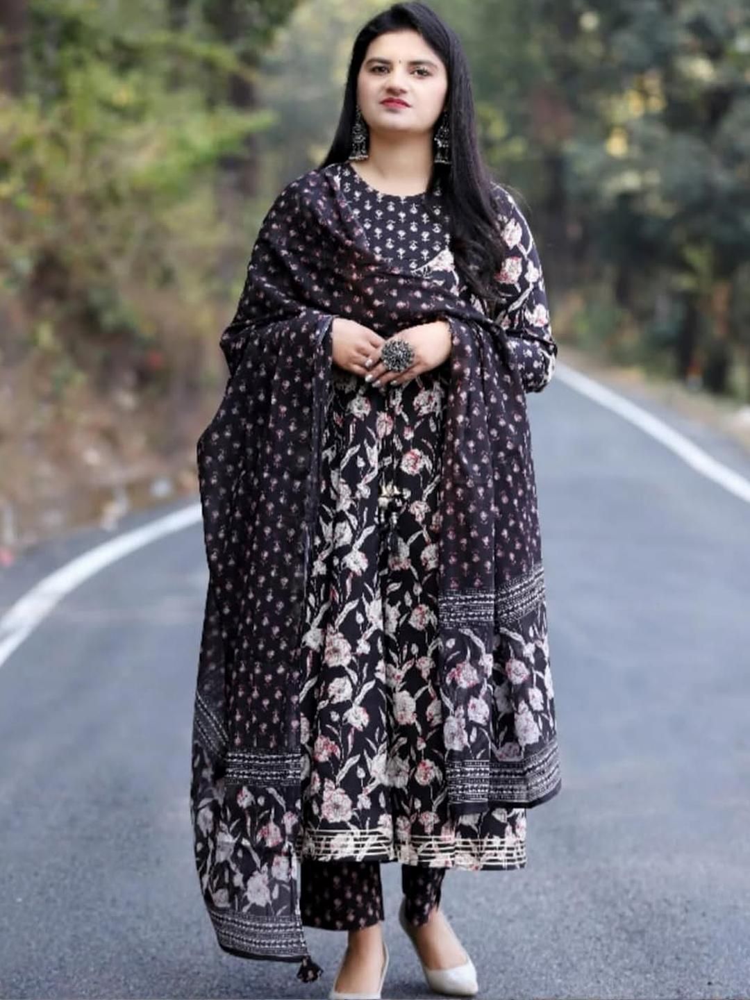 SUPPAR SLEAVE Black Cotton Blend Kurta Sets