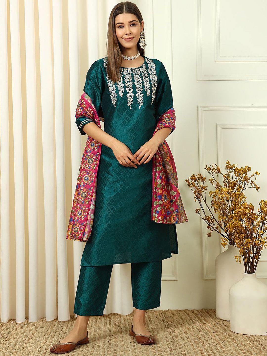 THE FAB FACTORY Women Floral Embroidered Regular Kurta with Trousers & Dupatta