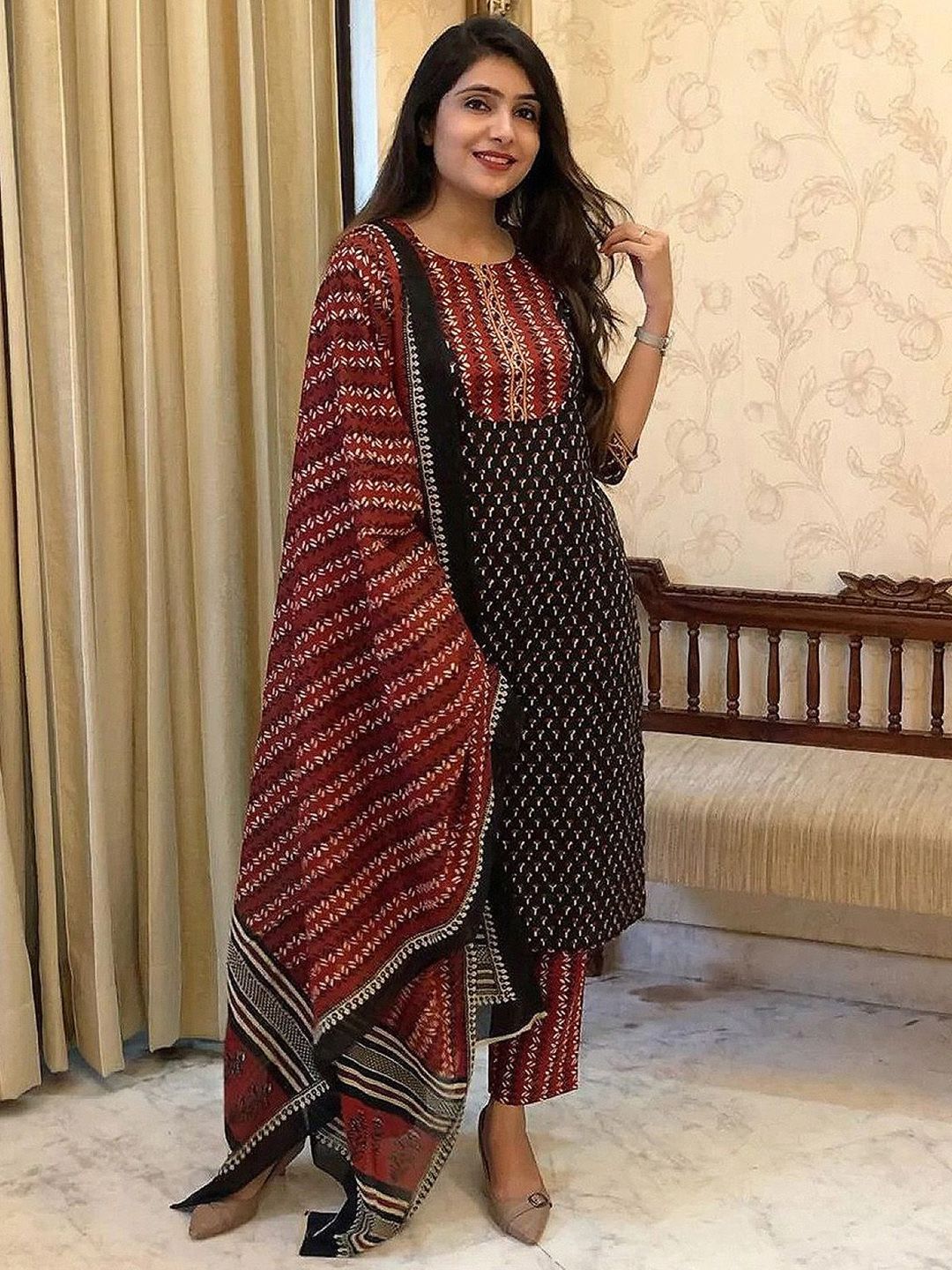 THE FAB FACTORY Women Floral Printed Kurta with Trousers & Dupatta