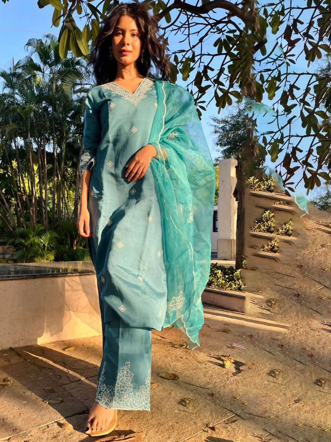 TRAHIMAM Floral Embroidered Chanderi Silk V-Neck Straight Kurta With Trousers & Dupatta