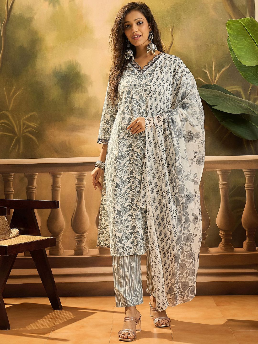 Stylum Floral Printed Screen Thread Work V-Neck Pure Cotton Kurta With Trousers & Dupatta