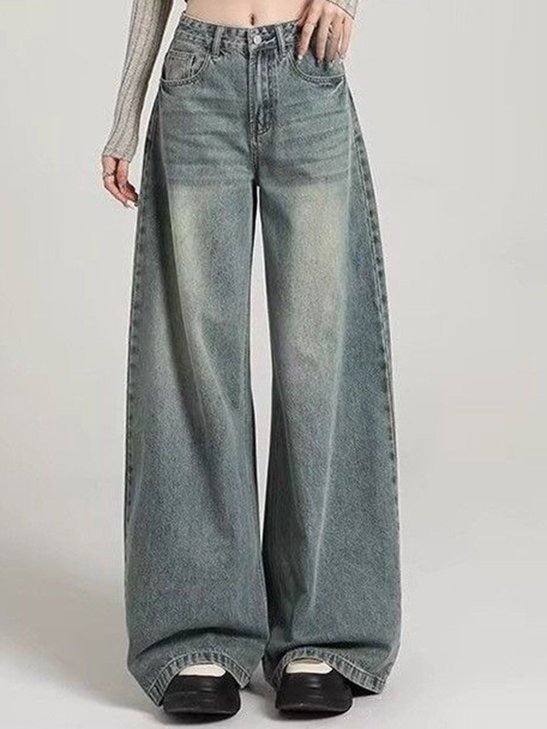 StyleCast x Revolte Women Relaxed Fit Mid-Rise Light Fade Jeans-picture-38