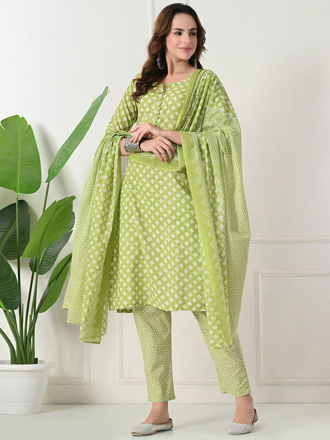 Akshatani Floral Printed Notch Neck Pure Cotton Straight Kurta With Trousers & Dupatta