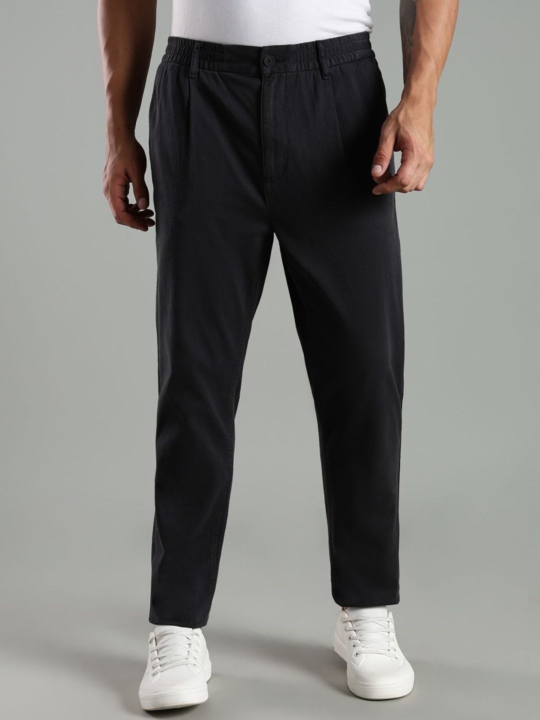 Tommy Hilfiger europe Men Relaxed Fit Mid-Rise Pleated Regular Trousers-picture-16