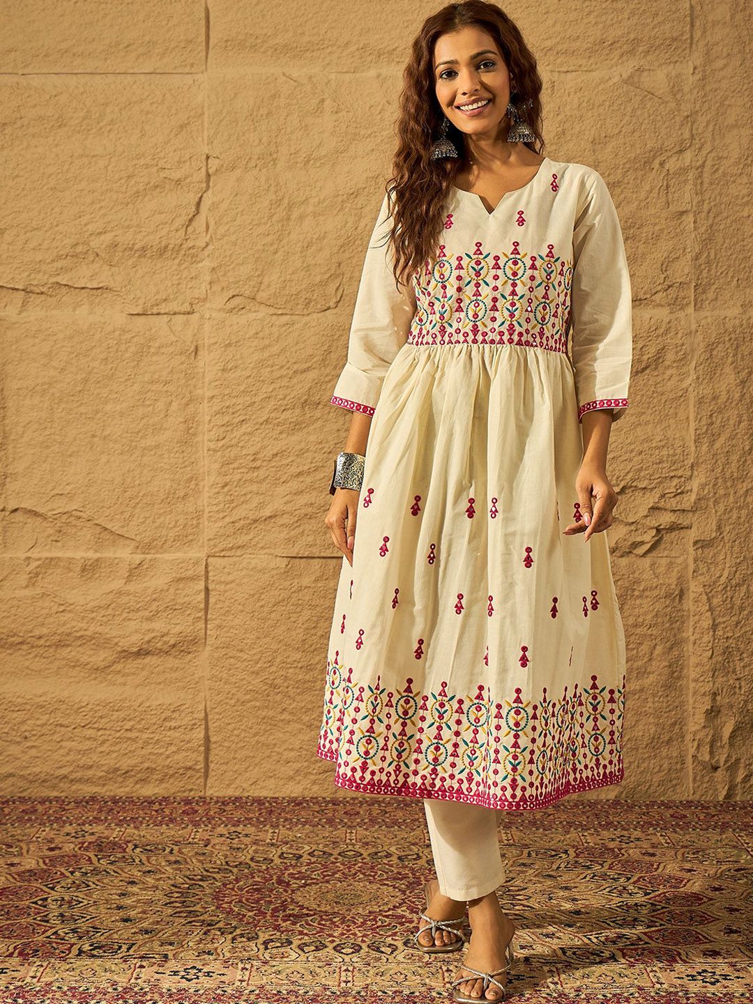 House of Pataudi Women Floral Embroidered Cotton Kurta with Trousers