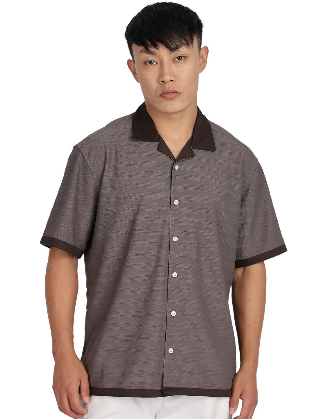 Eszett Textured Spread Collar Cotton Shirt-picture-18