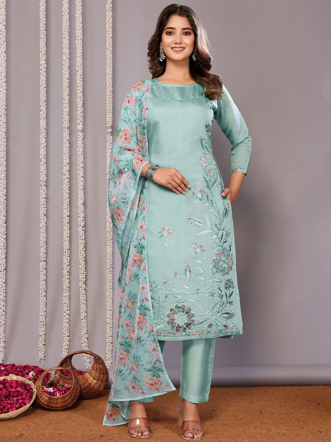 Royal Export Women Floral Printed Kurta with Trousers & With Dupatta