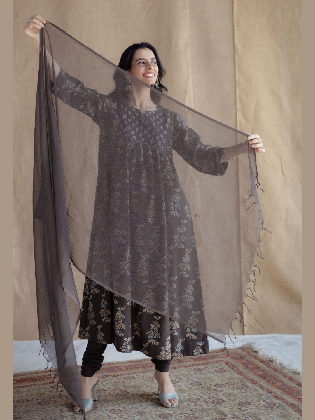 THE INDIAN ETHNIC CO Kota Doria Cotton Dupatta-picture-35