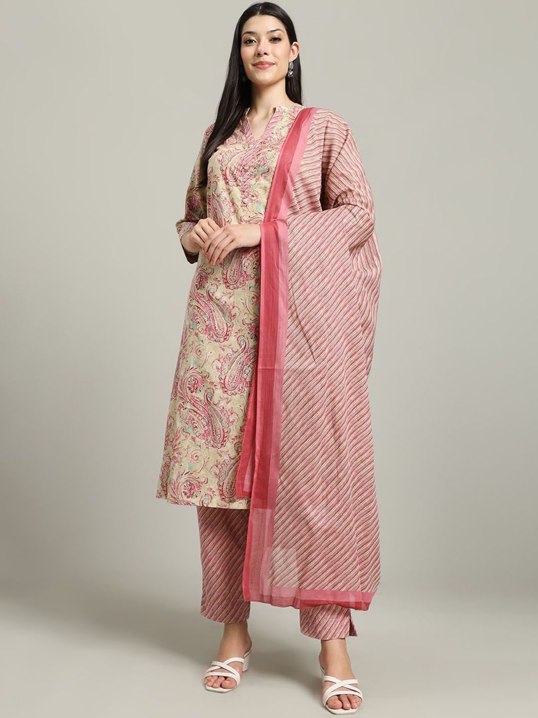 Meena Bazaar Paisley Printed Mandarin Collar Kurta With Trousers & Dupatta