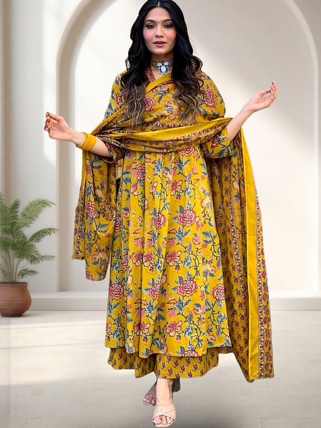 Women Regular Kurta with Trousers & With Dupatta