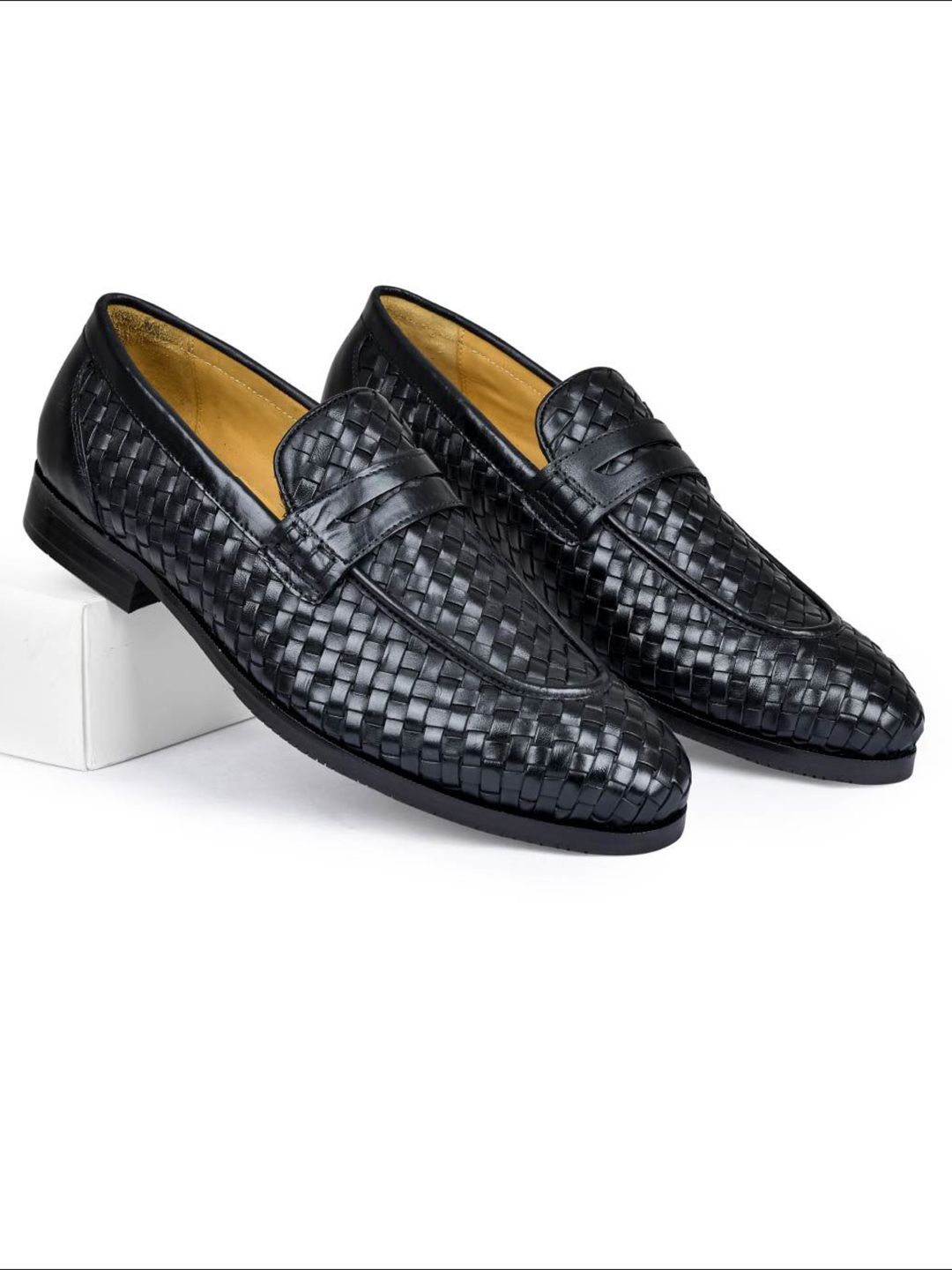 WEDNESDAY LIFESTYLE Men Textured Leather Loafers-picture-18
