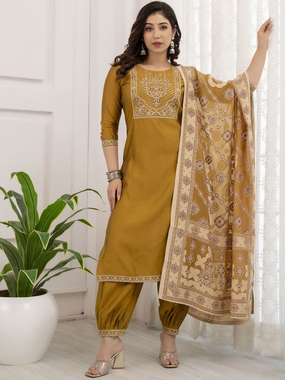 Stylum Women Floral Embroidered Sequinned Kurta Set With Dupatta